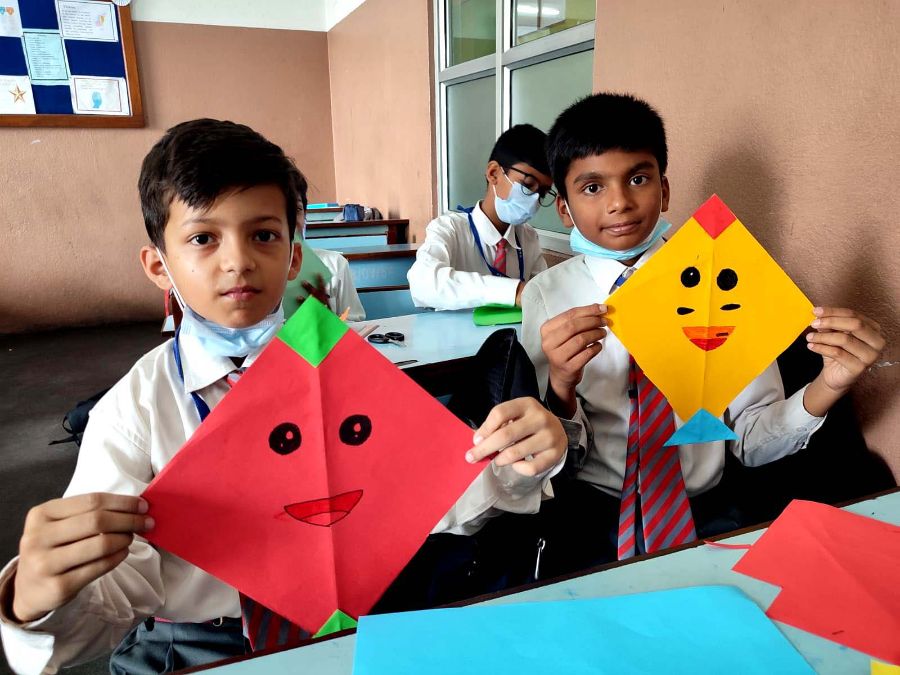 Kite Making Competition in Middle School (Grade V to VIII)