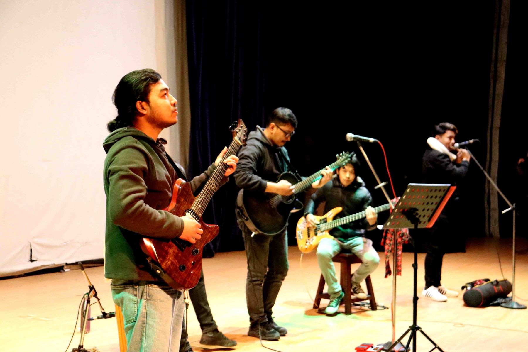 'Band 5 by 4' made Presentation at DAV
