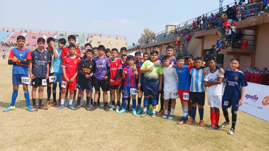 DAV School Students Engage in Manchester United Soccer School Event