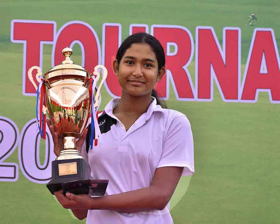 Avanie Wins U-17 Girls Open Golf Title