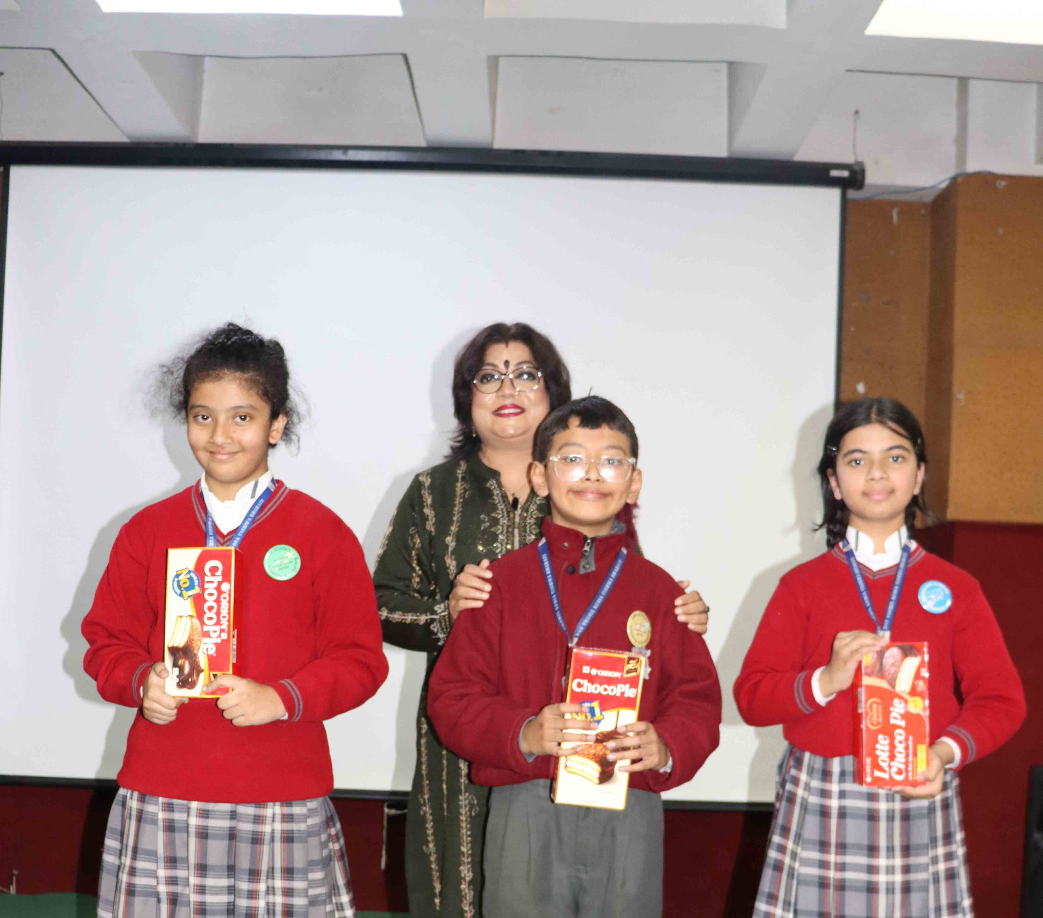 Principal Honours Best Performers of Sushila Arts Academy