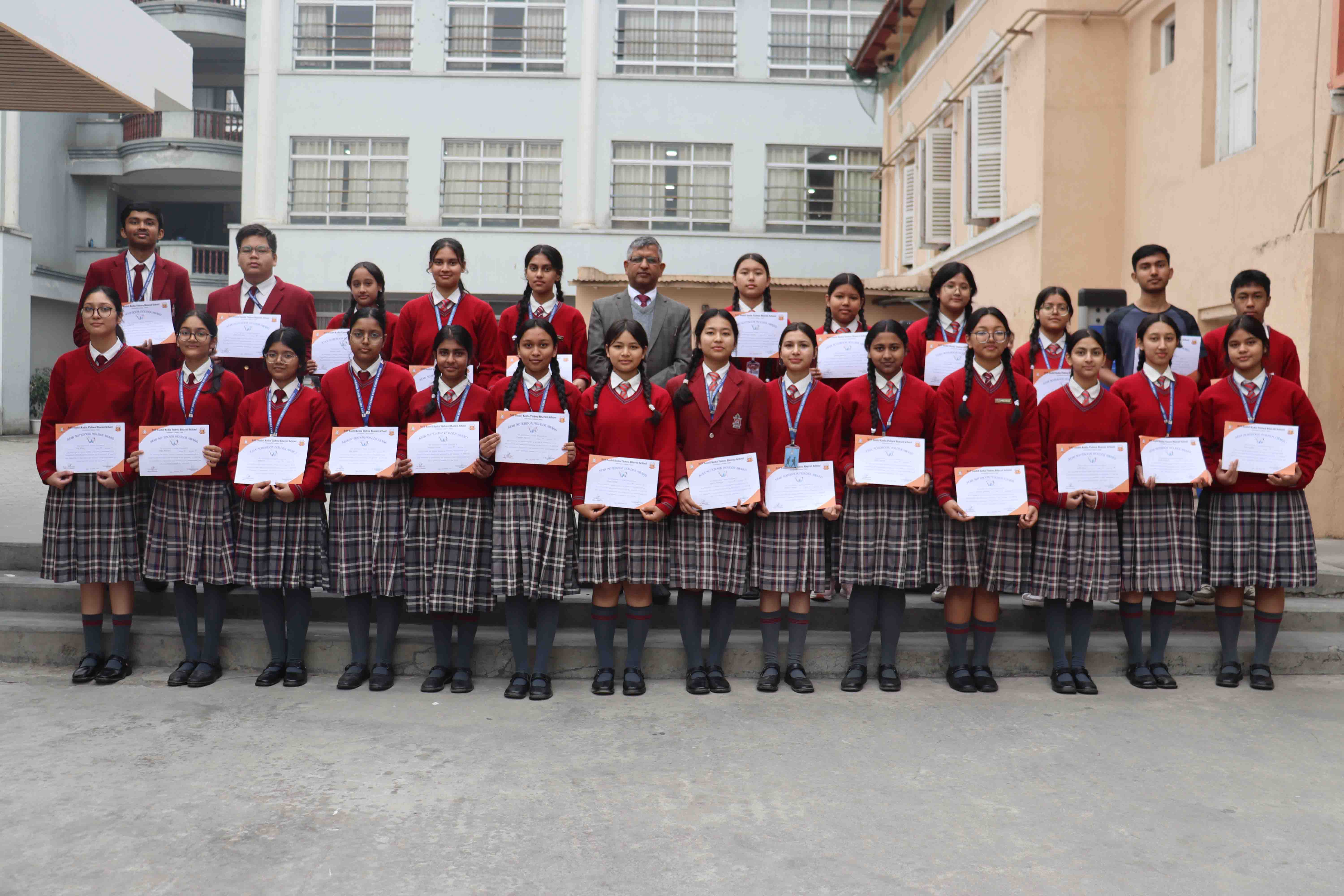 35 Students of Senior School Receive Star Notebook Holder Certificates in the Second Semester (Grades IX–XII)