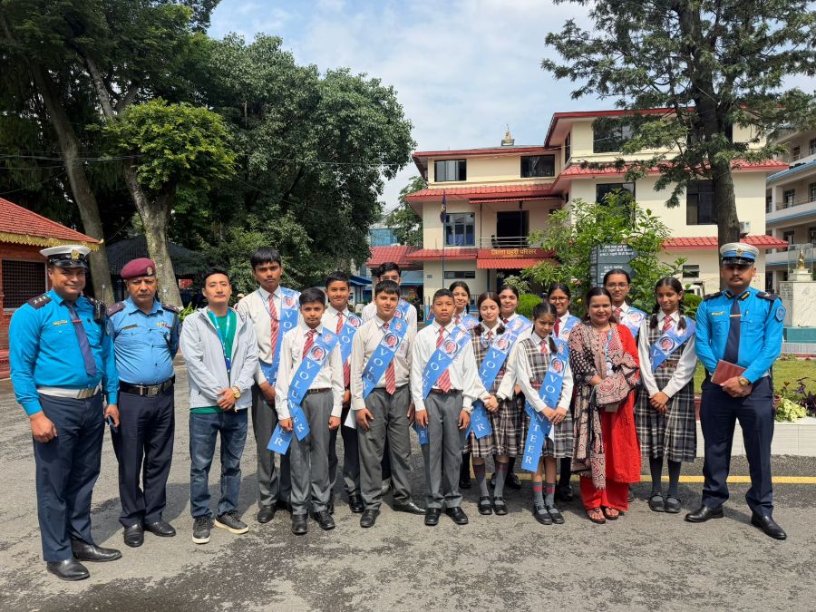 DAV Students Serve as Traffic Volunteers in Awareness Programme