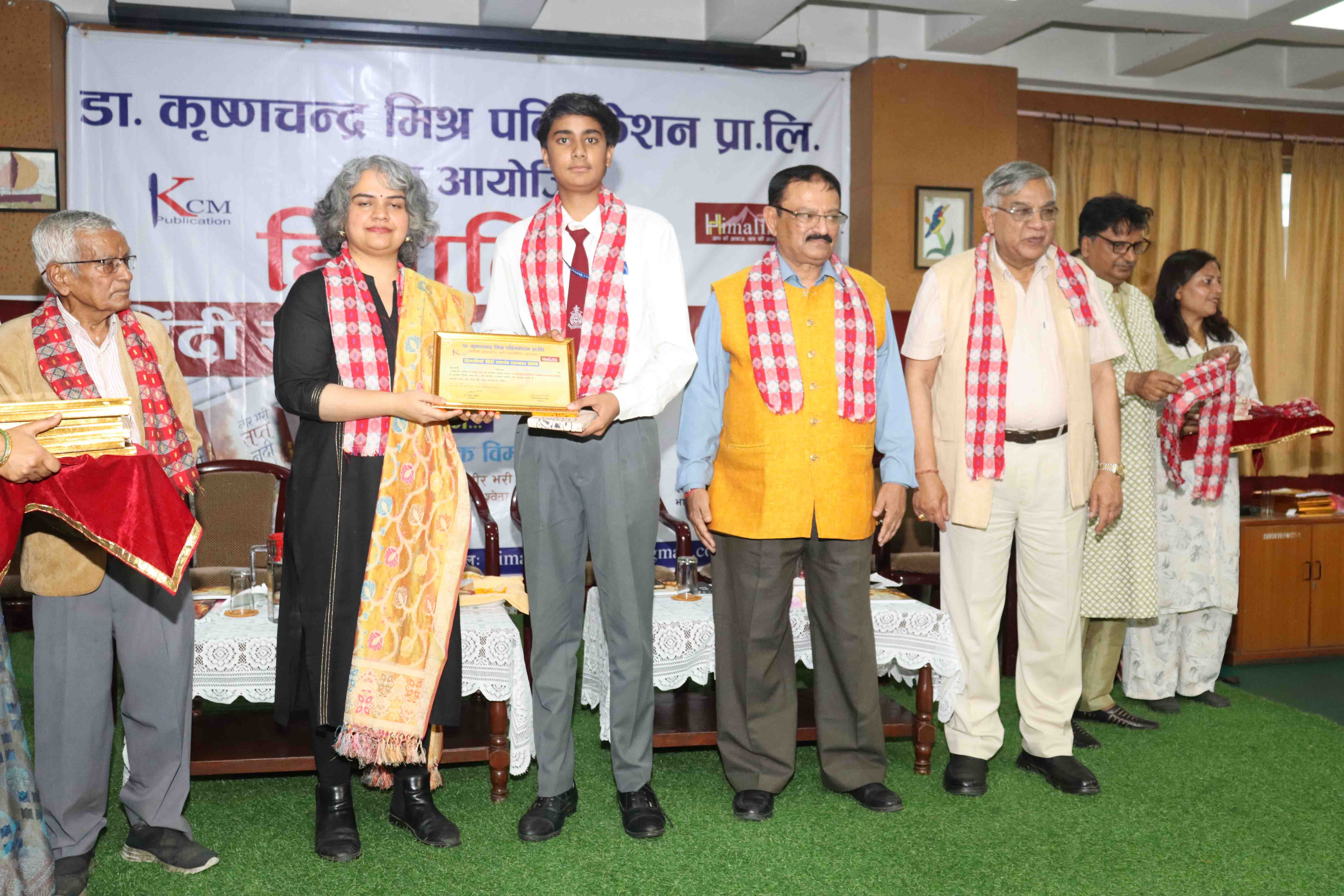 Nine Students of Grade XI CBSE Honoured at Felicitation Ceremony Organised for the Toppers of Hindi Language Subject